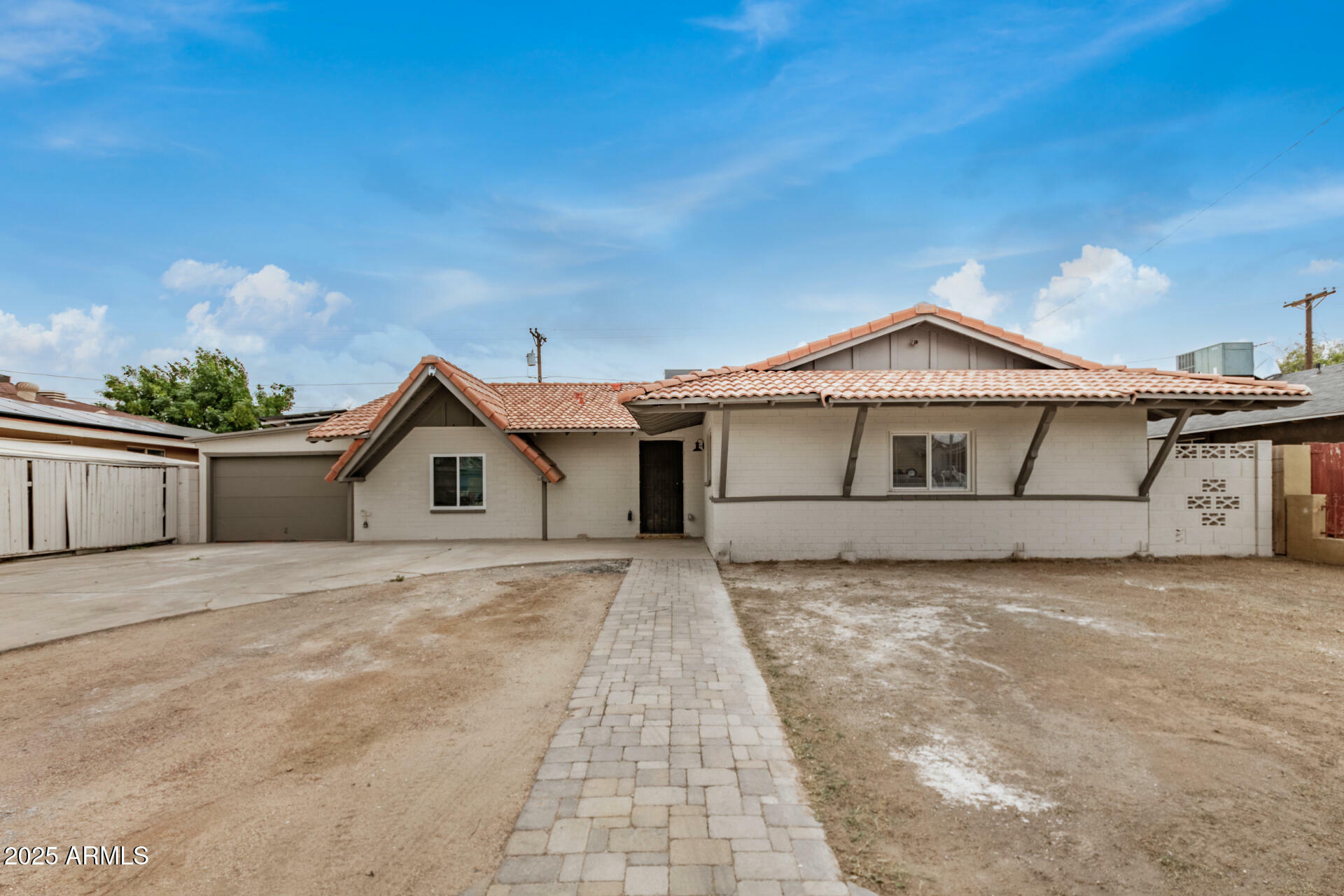 Property Photo: 4335 W Monterey Way AZ 85031