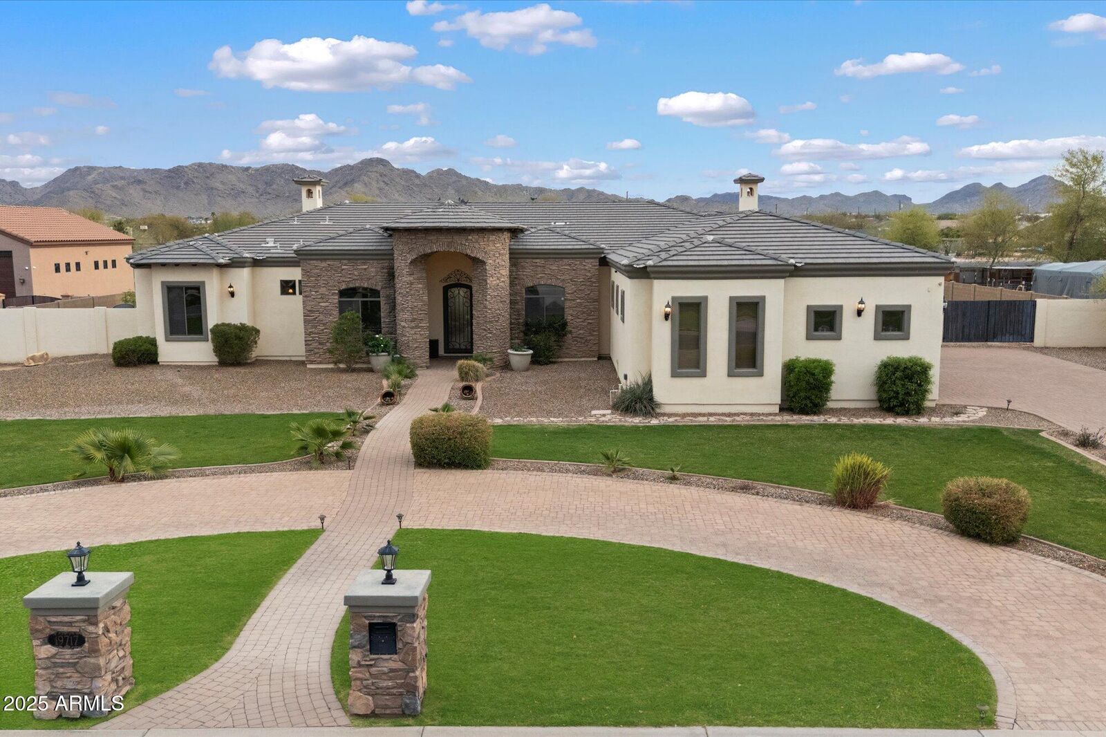 Property Photo:  19717 E Country Meadows Drive  AZ 85142 