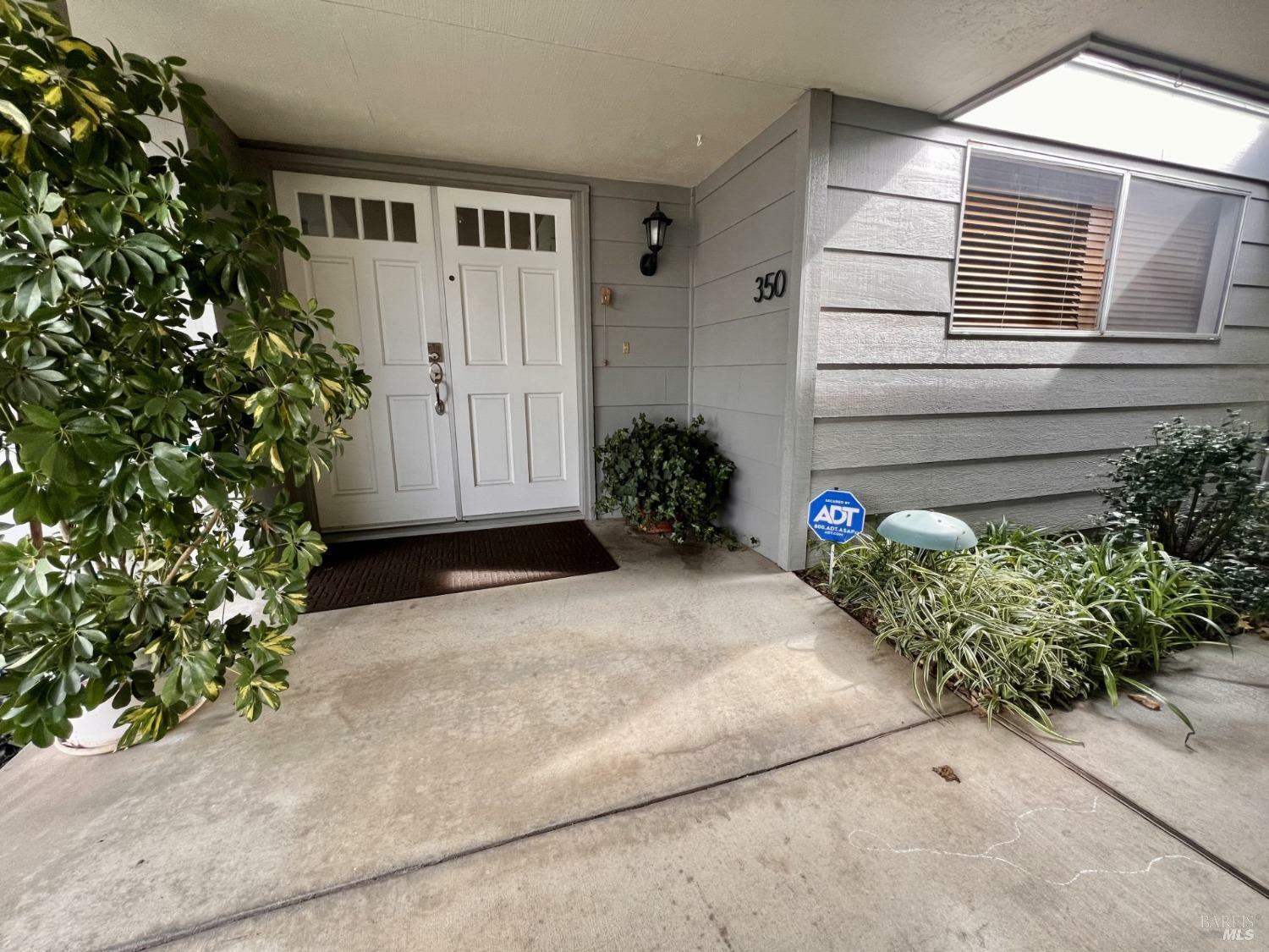 Property Photo:  350 Oak Leaf Circle  CA 95409 