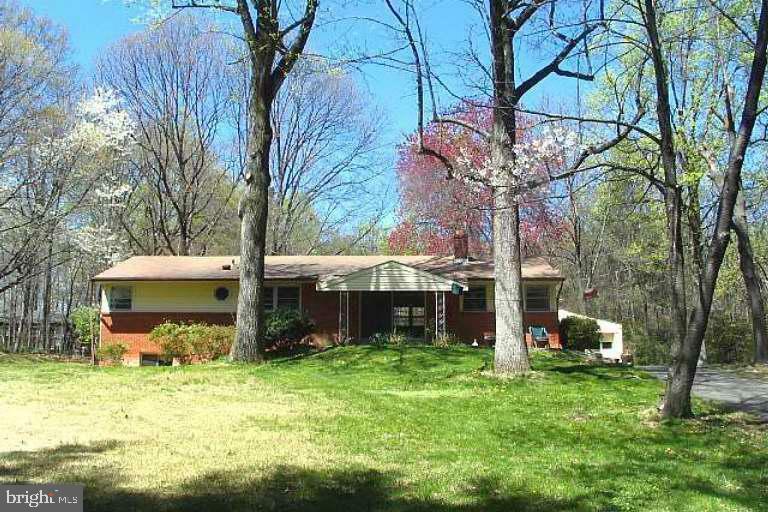 Property Photo: 5440 Summit Street VA 20120