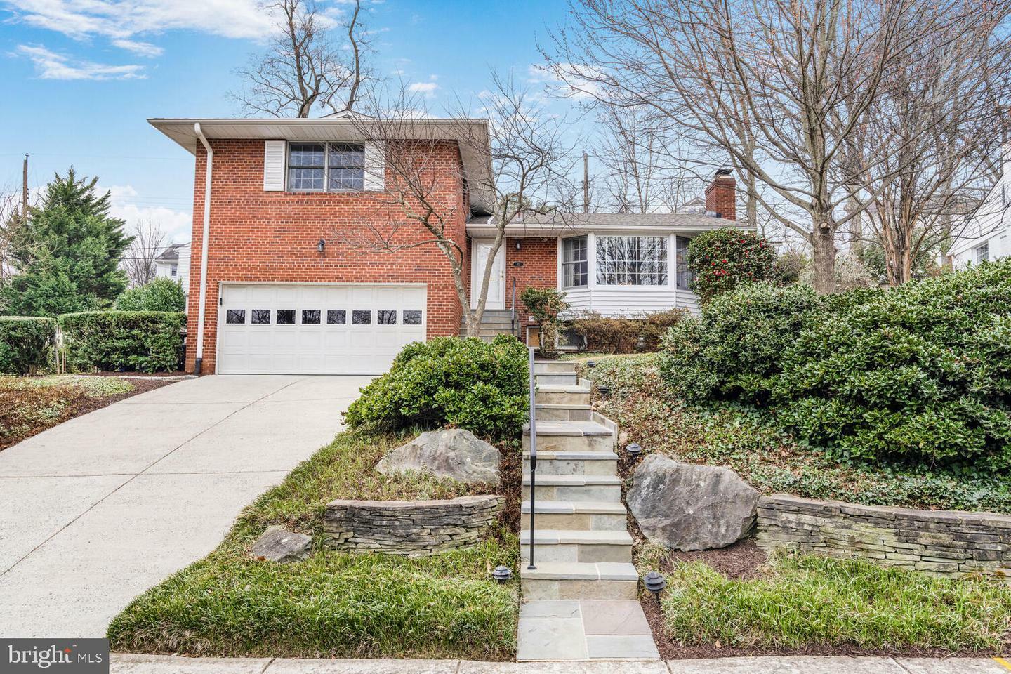 Property Photo: 412 Underhill Place VA 22305