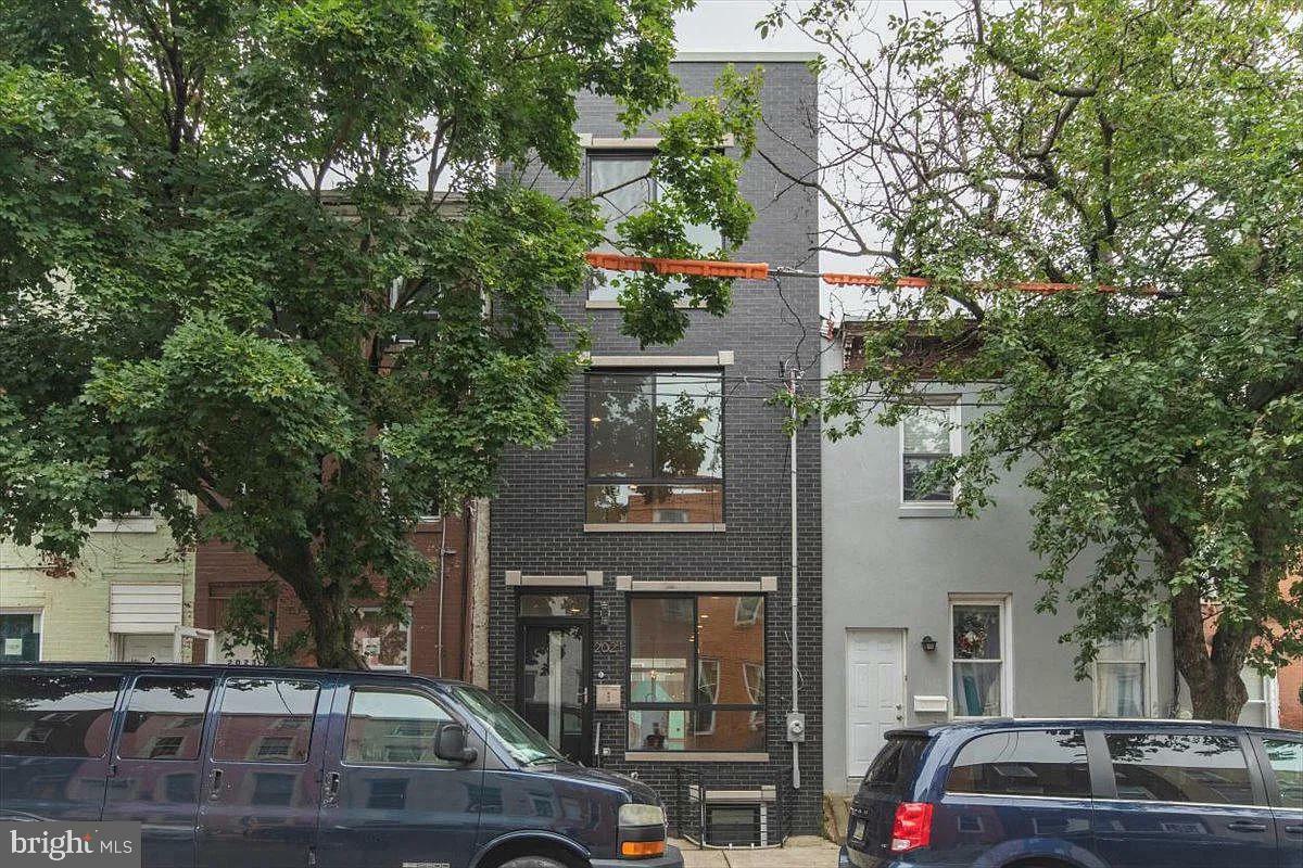 2021 N Lawrence Street  Philadelphia PA 19122 photo