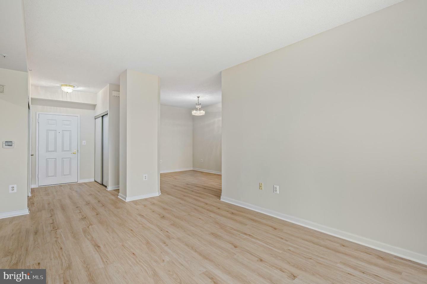 Property Photo: 19375 Cypress Ridge Terrace 215 VA 20176