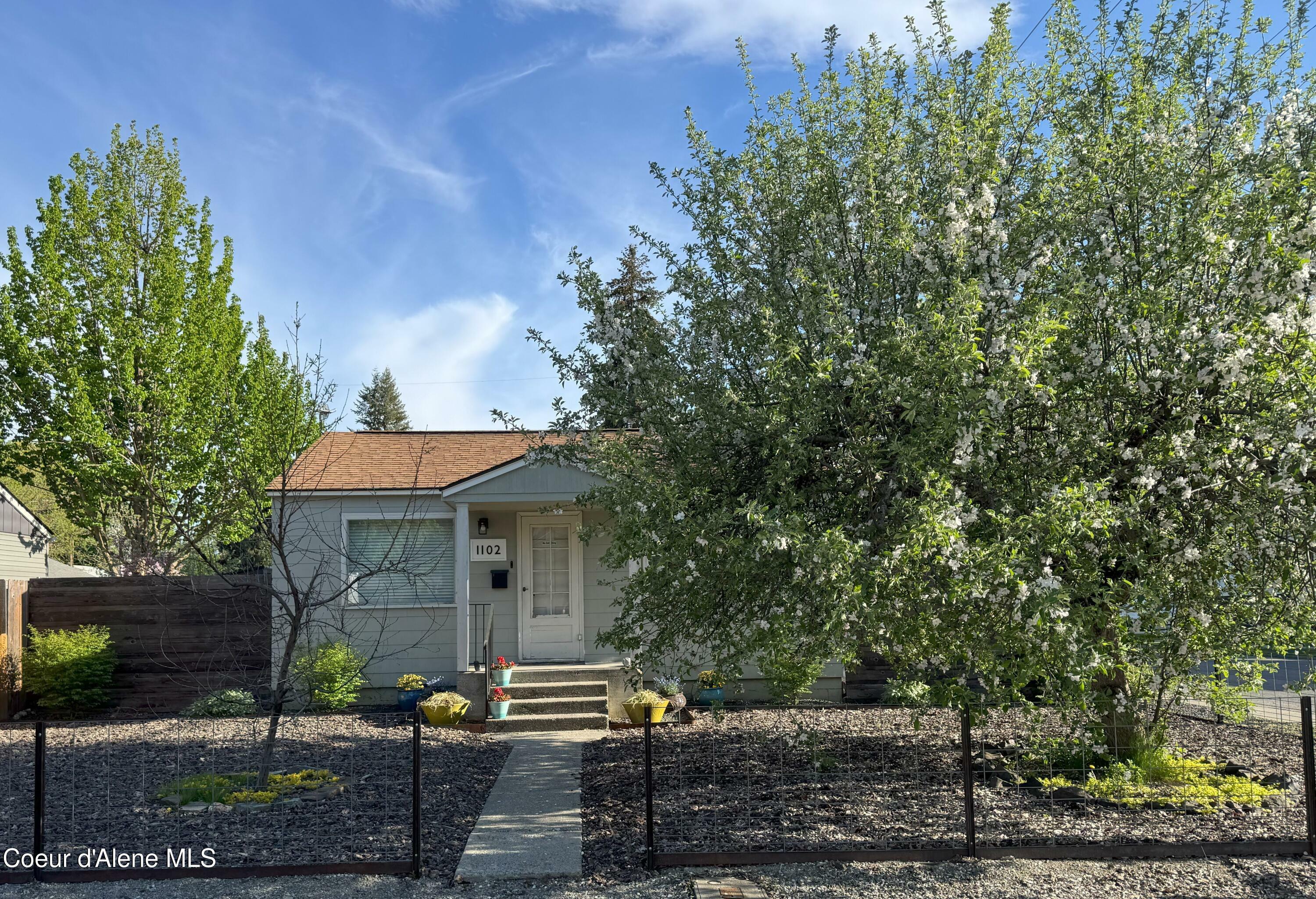 Property Photo:  1102 E Pennsylvania Ave  ID 83814 