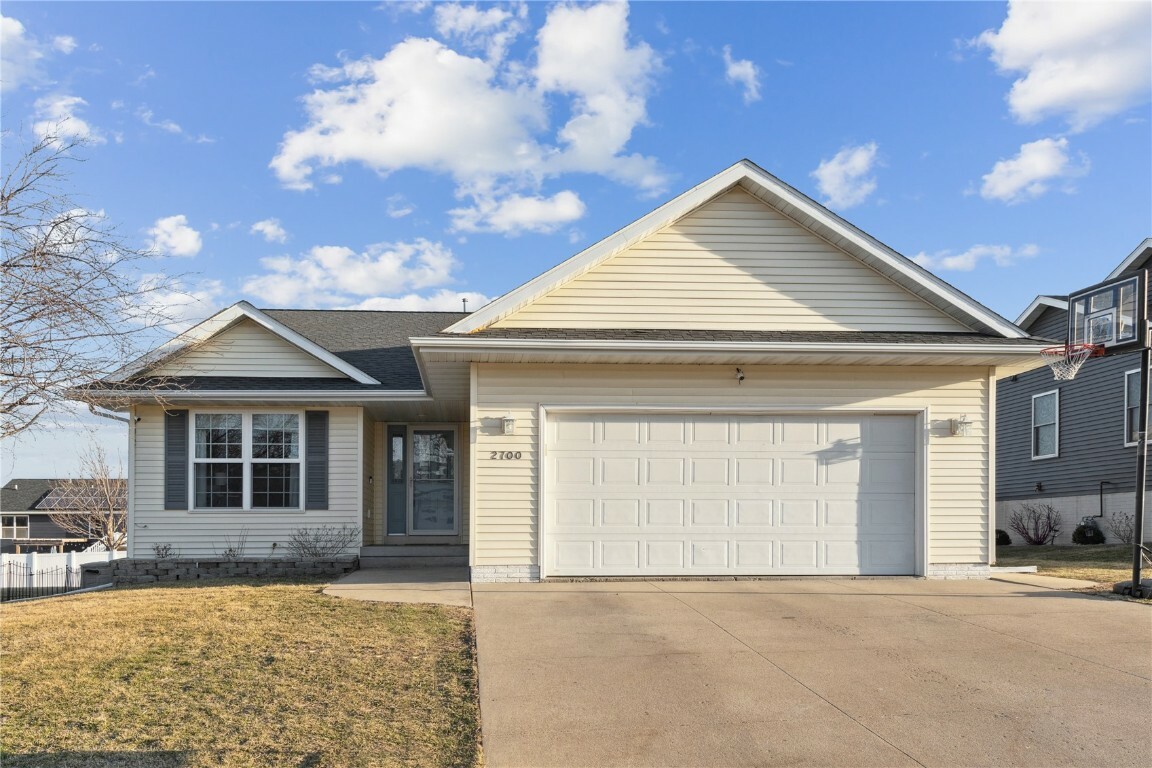 Property Photo: 2700 Navajo Avenue SW IA 52404