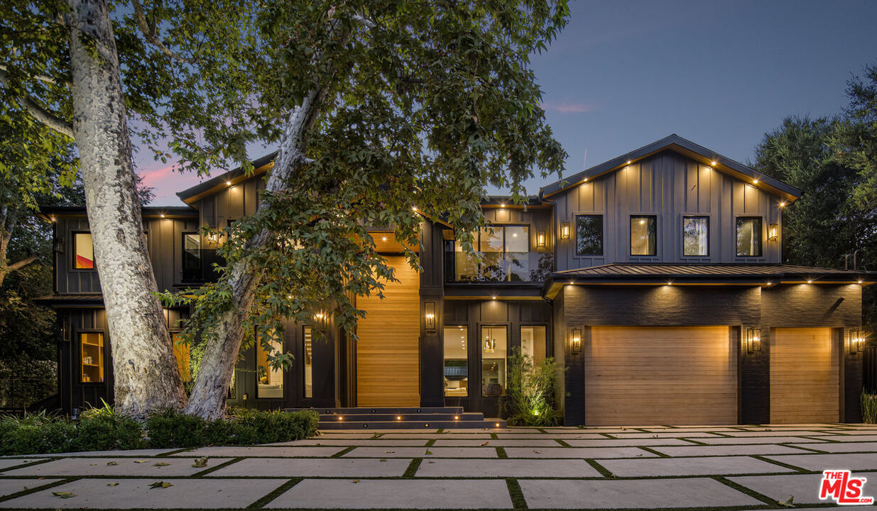 Property Photo: 4565 Encino Ave CA 91316