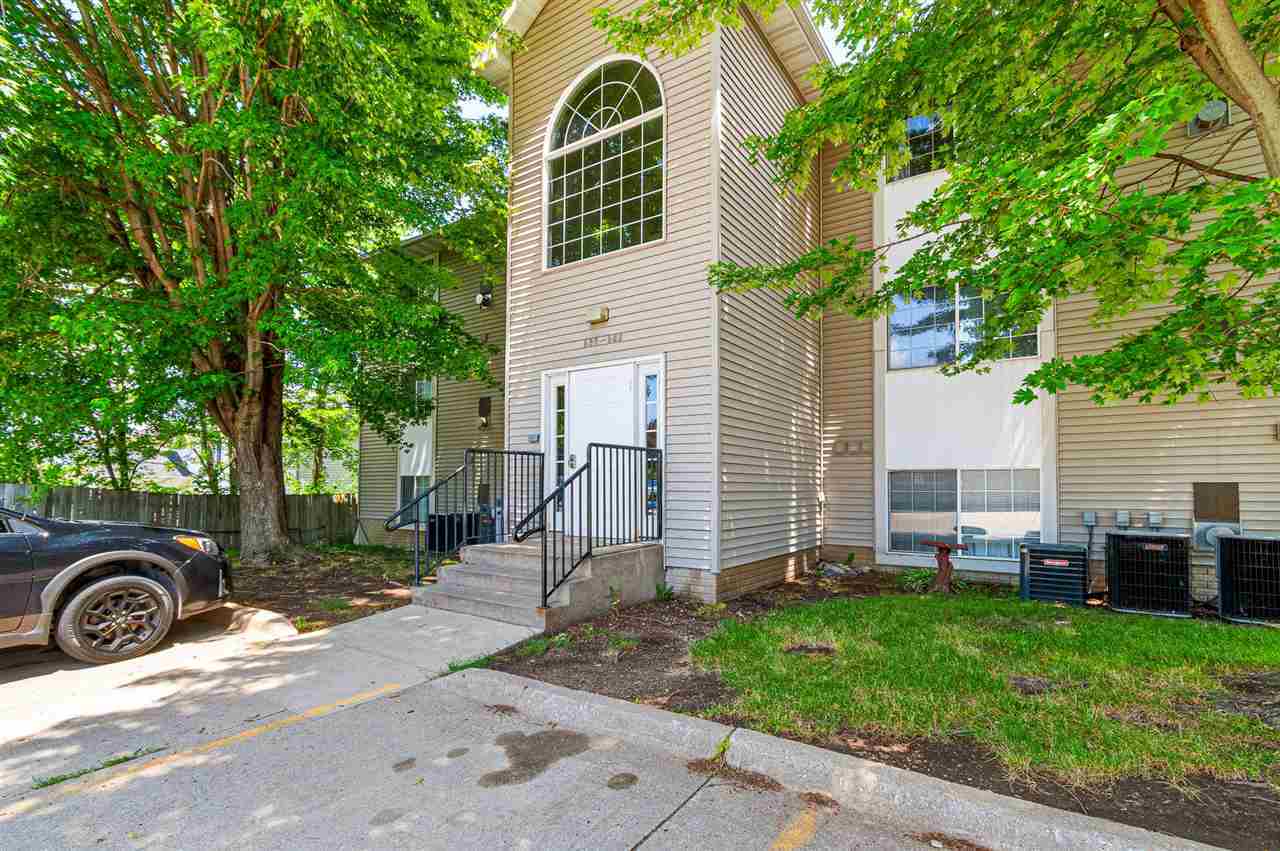 Property Photo: 186 Elm Ridge Dr IA 52317