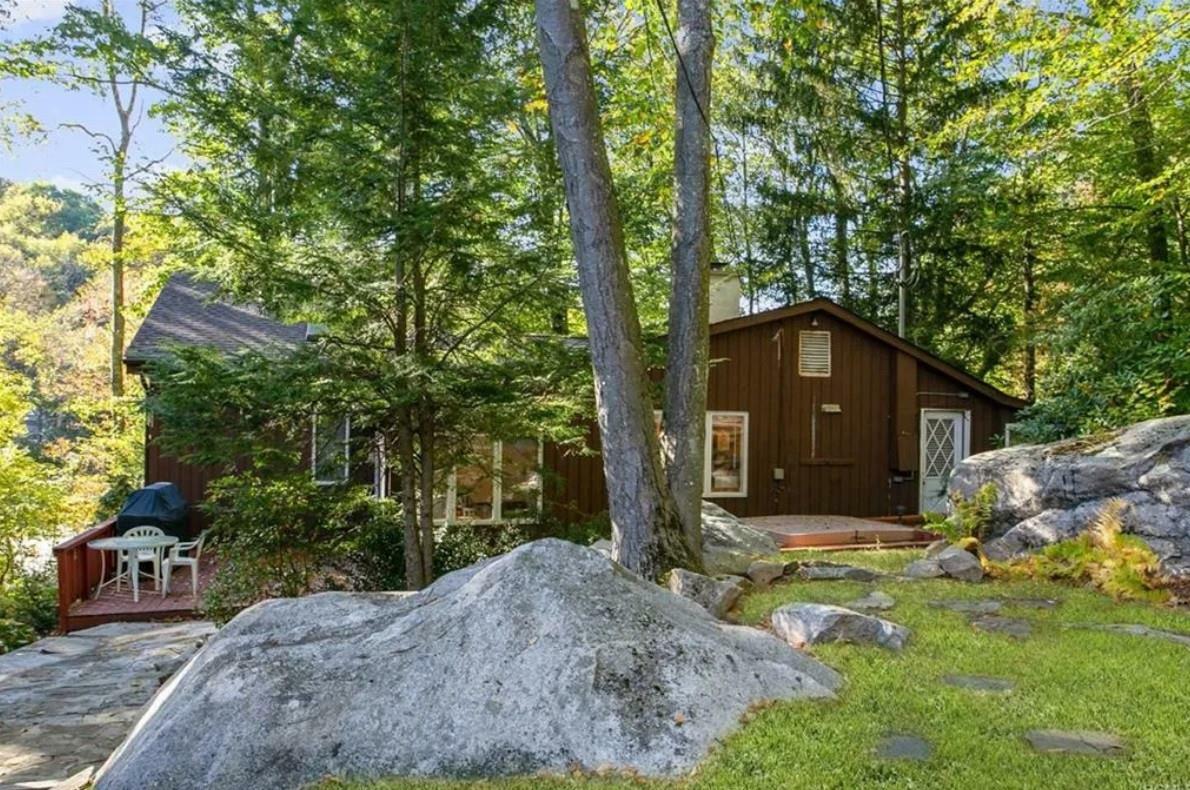 Property Photo:  19 Colonel Court  NY 12531 