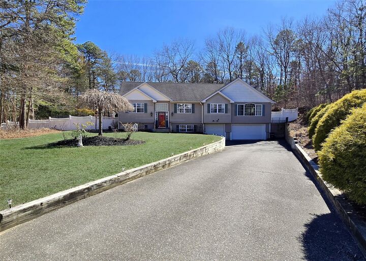 11 Doral Lane  Yaphank NY 11980 photo