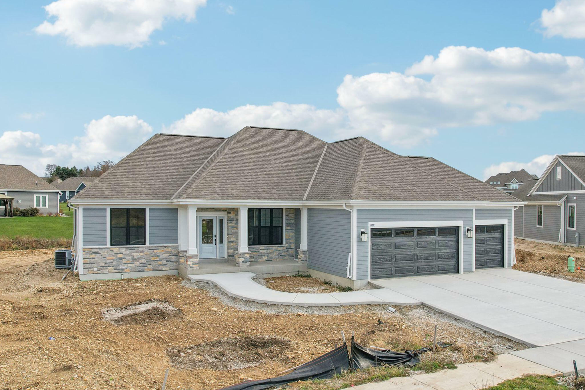 Property Photo: 1701 White Deer Trl WI 53189