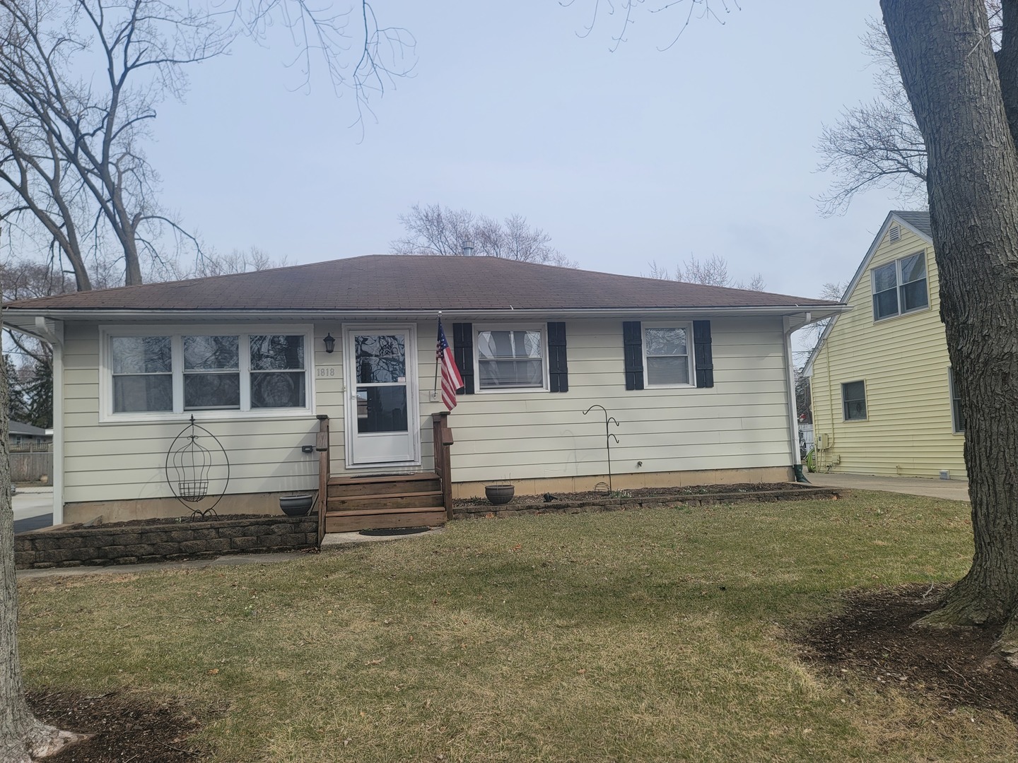 Property Photo: 1818 S 4th Place IL 60174