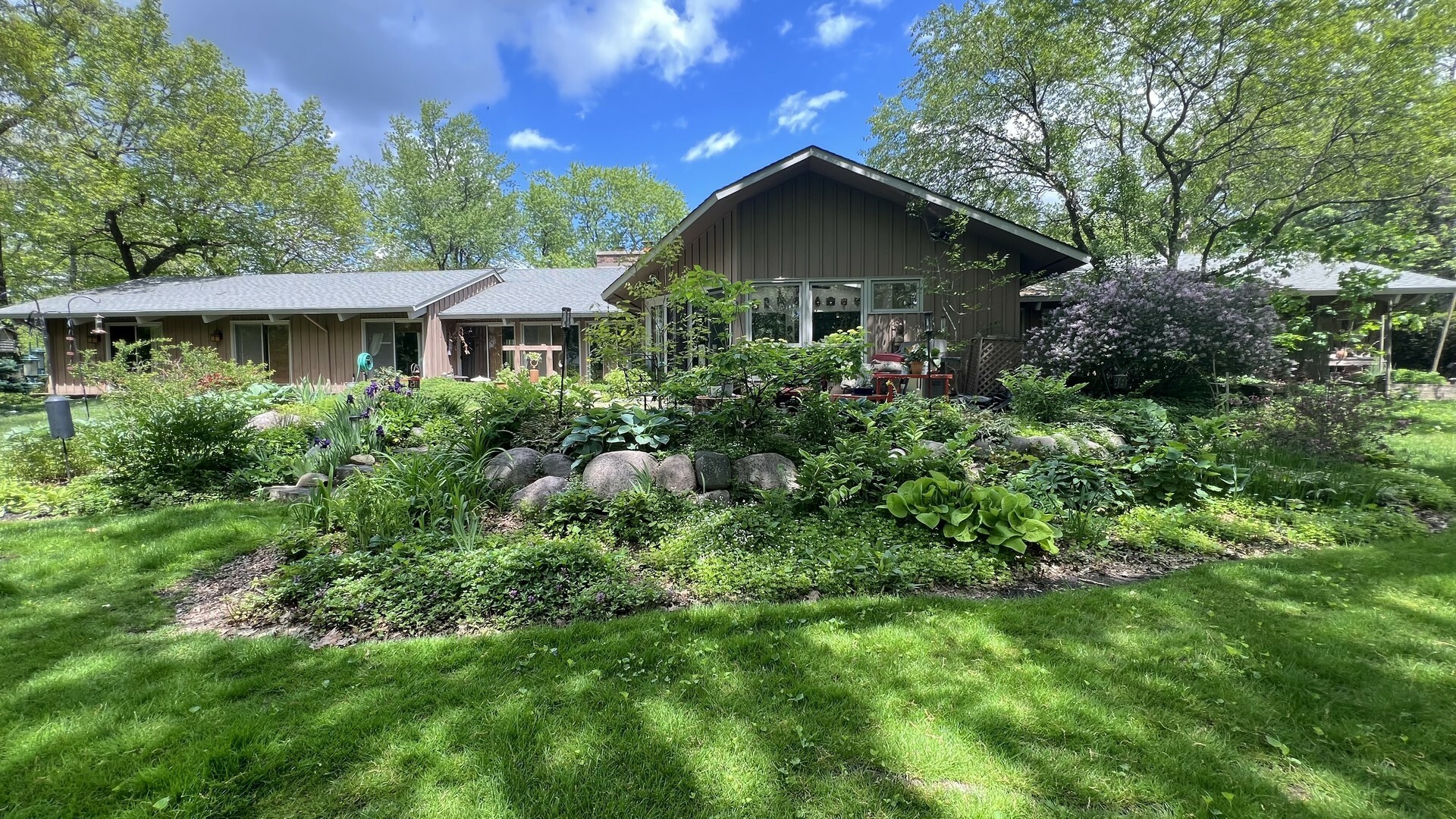 Property Photo:  118 Carriage Road  IL 60010 