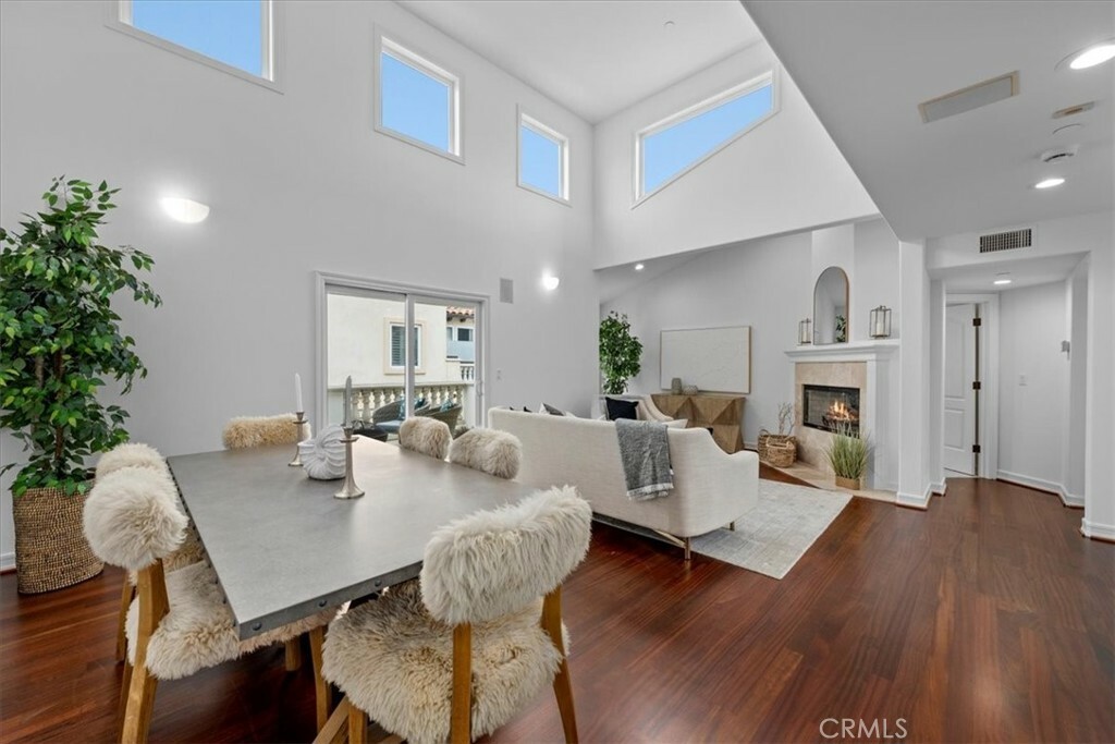 Property Photo:  906 S Catalina Avenue B  CA 90277 