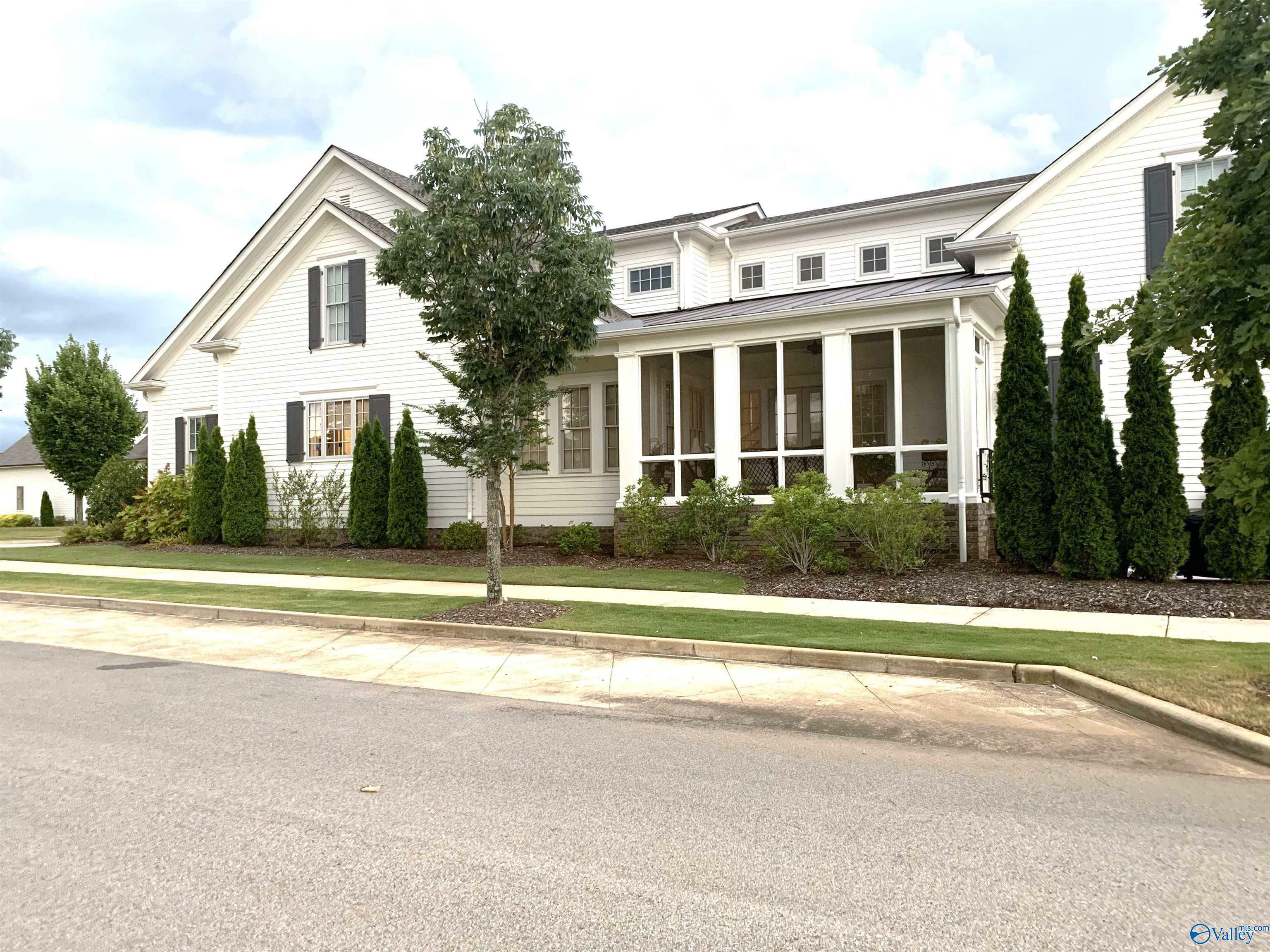 Property Photo: 20 Lendon Main Street SE AL 35802