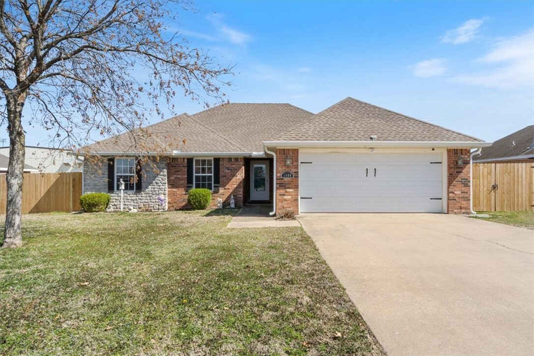 Property Photo: 1408 St Claire Street AR 72751