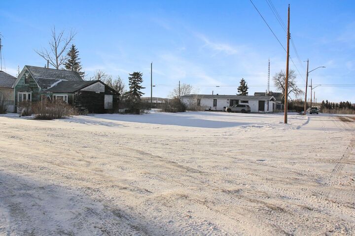 4940 51 Street — photo 1