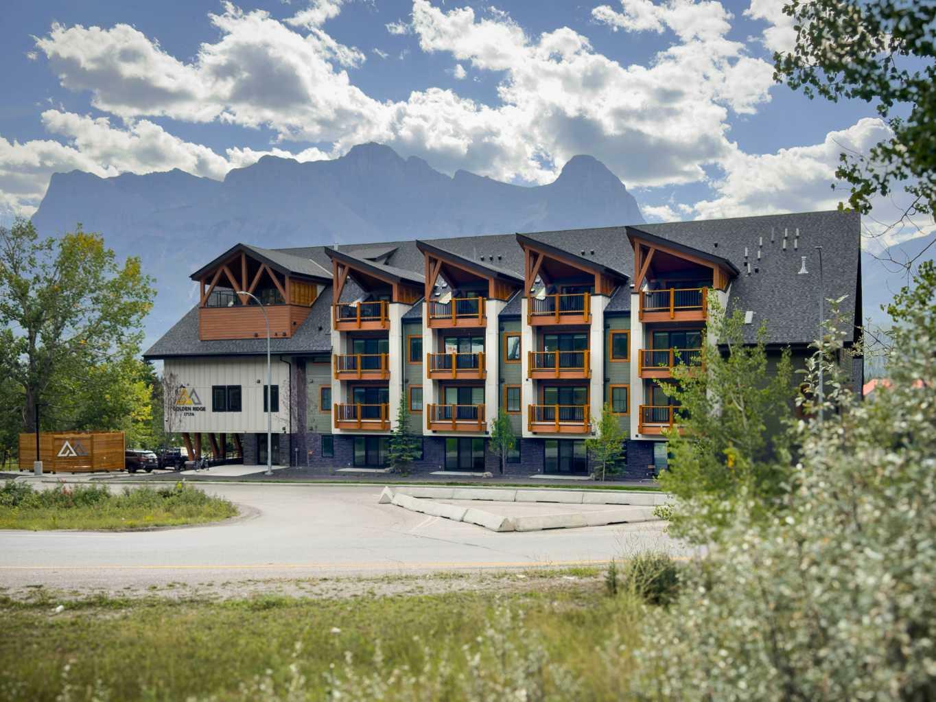 Property Photo: 1717 Mountain Avenue 103 AB T2W 2W1