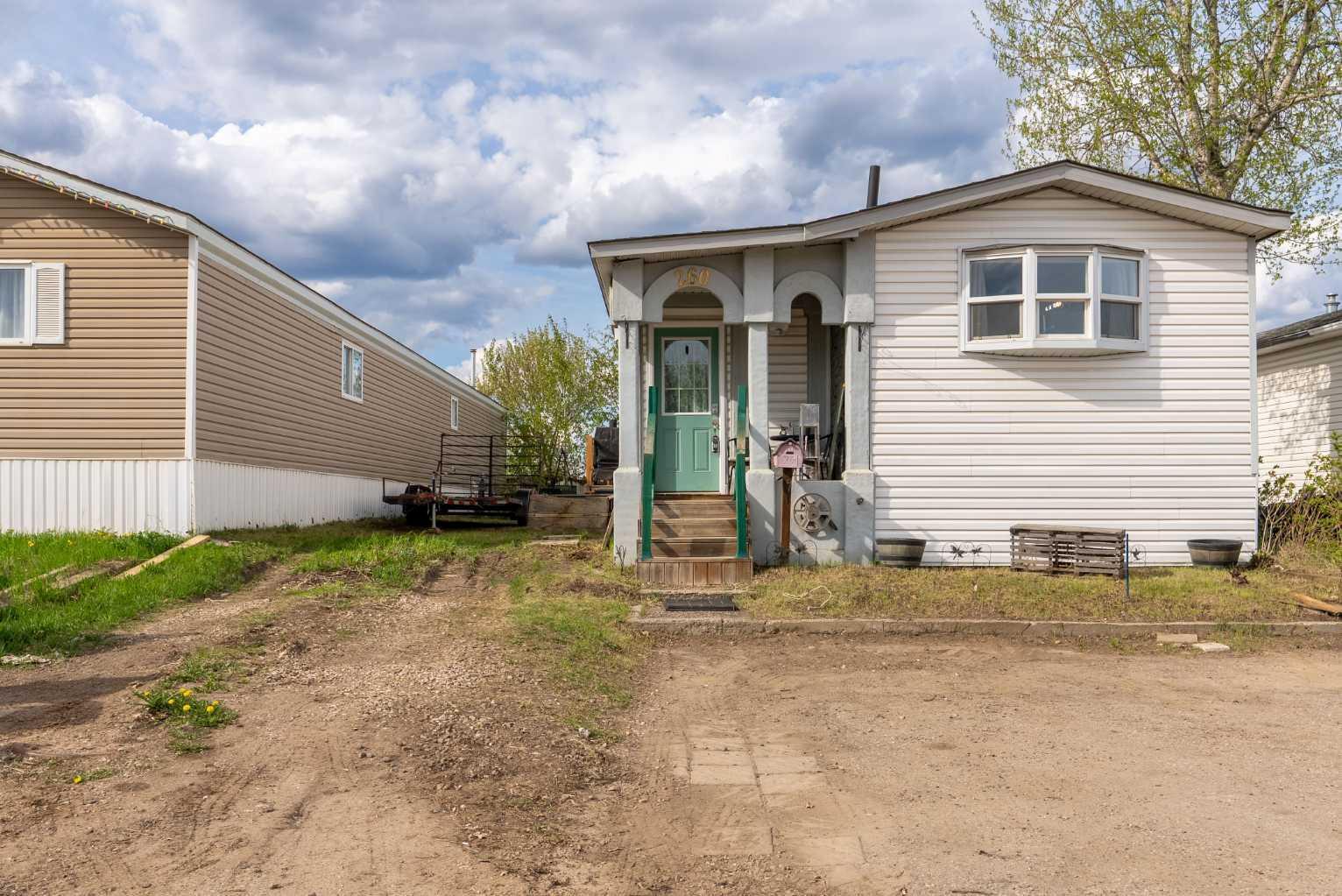 Property Photo: 260 Greenwich Lane AB T9H 3Z3