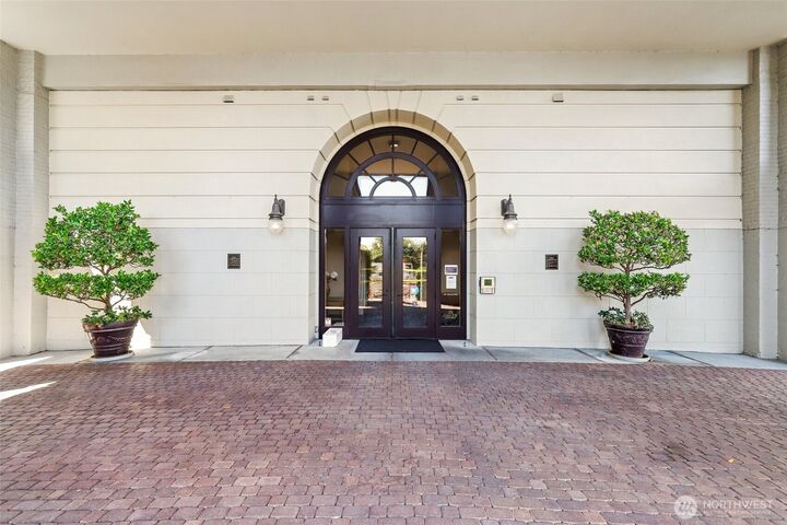 Property Photo: 201 Galer Street 431 WA 98109