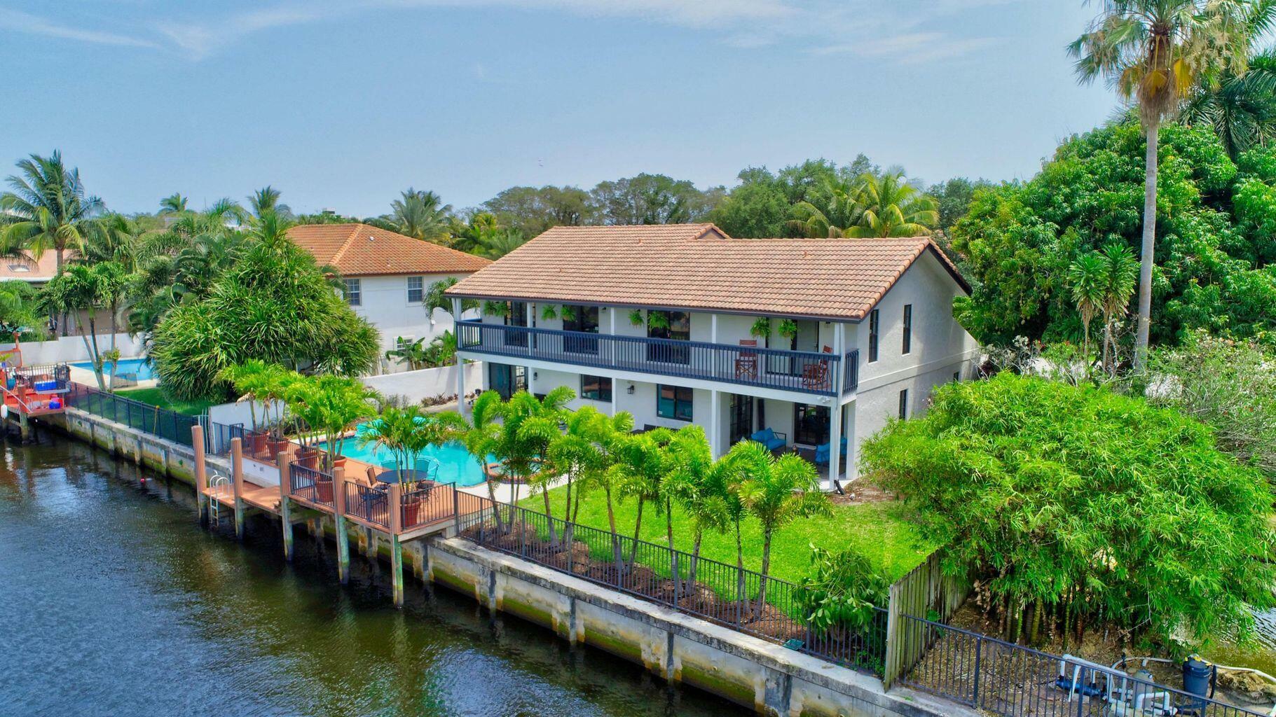 Property Photo: 399 SW 15th Street FL 33432