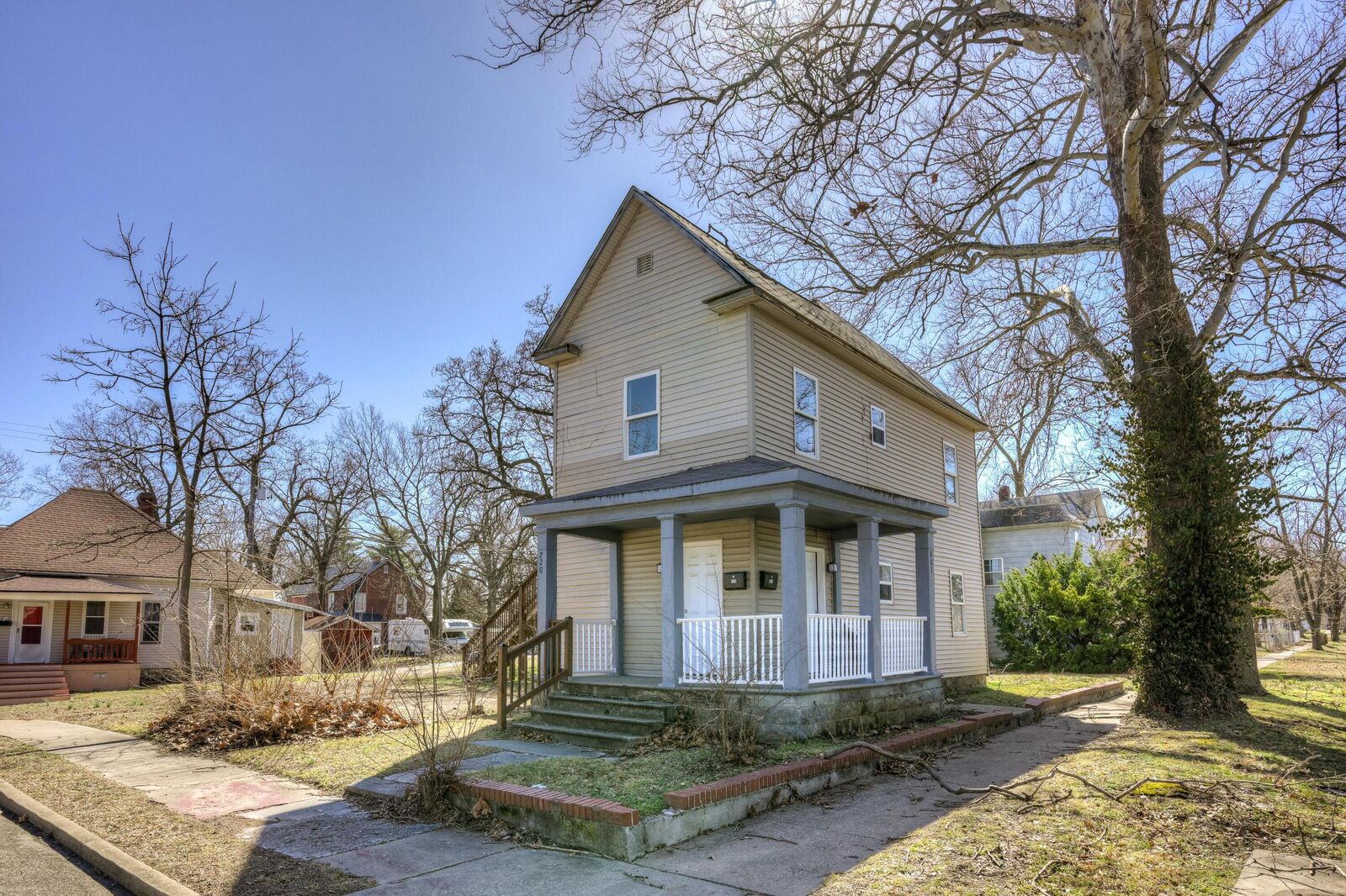 Property Photo: 801 S Jackson Avenue MO 64801