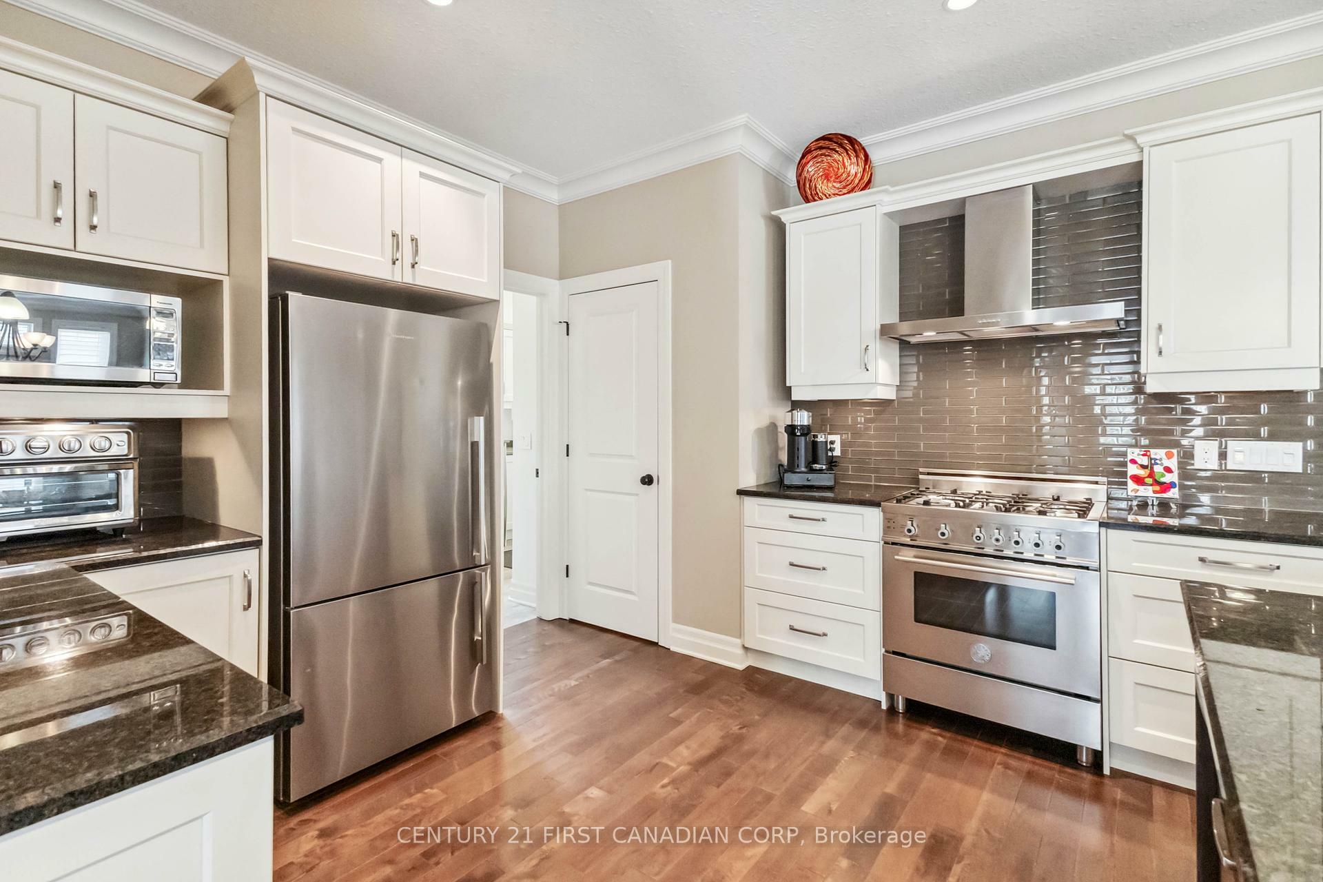 Photo de la propriété:  217 Delacourt Road  ON N6G 0H3 