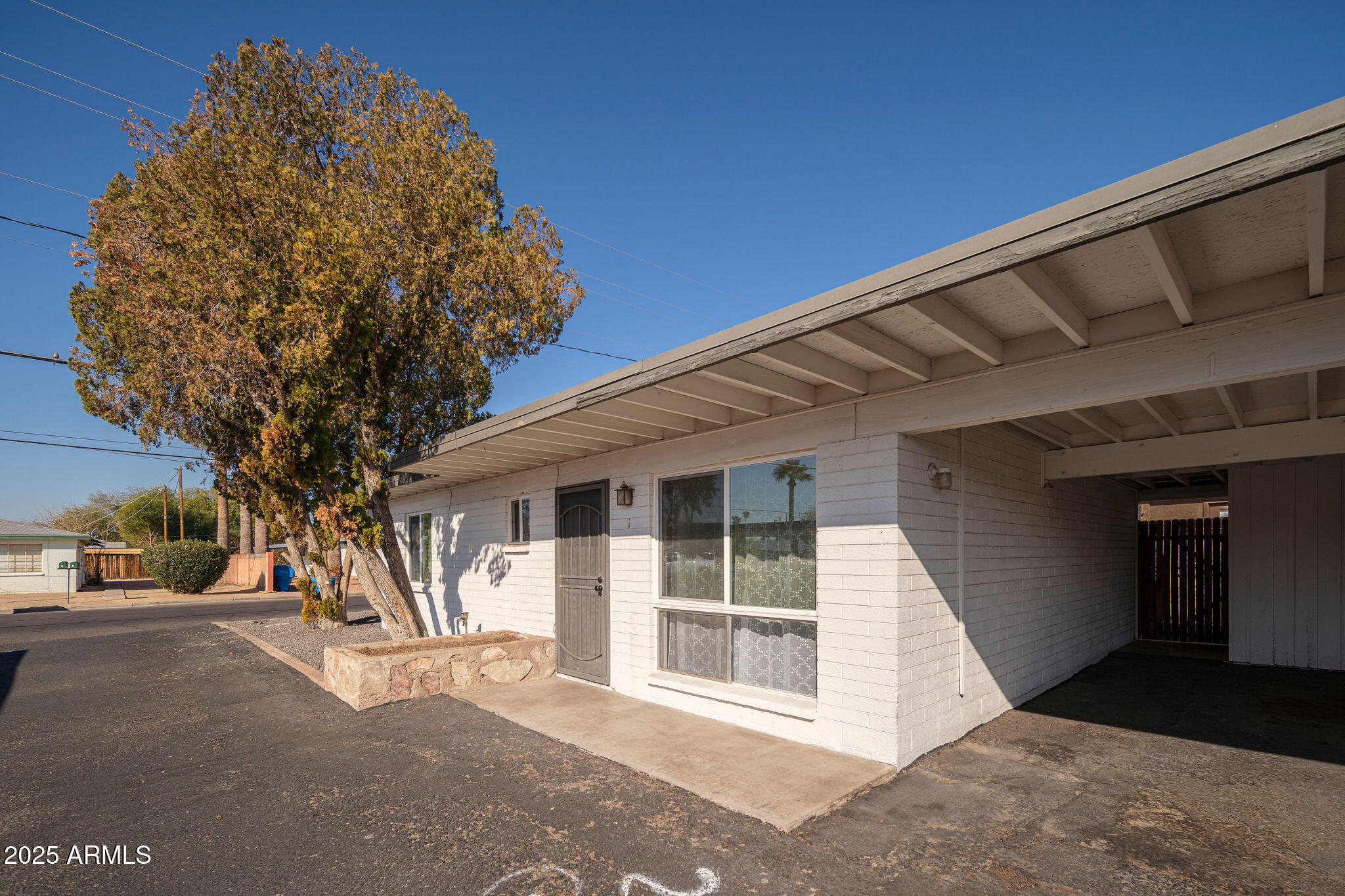 Property Photo: 7537 N 21st Avenue AZ 85021