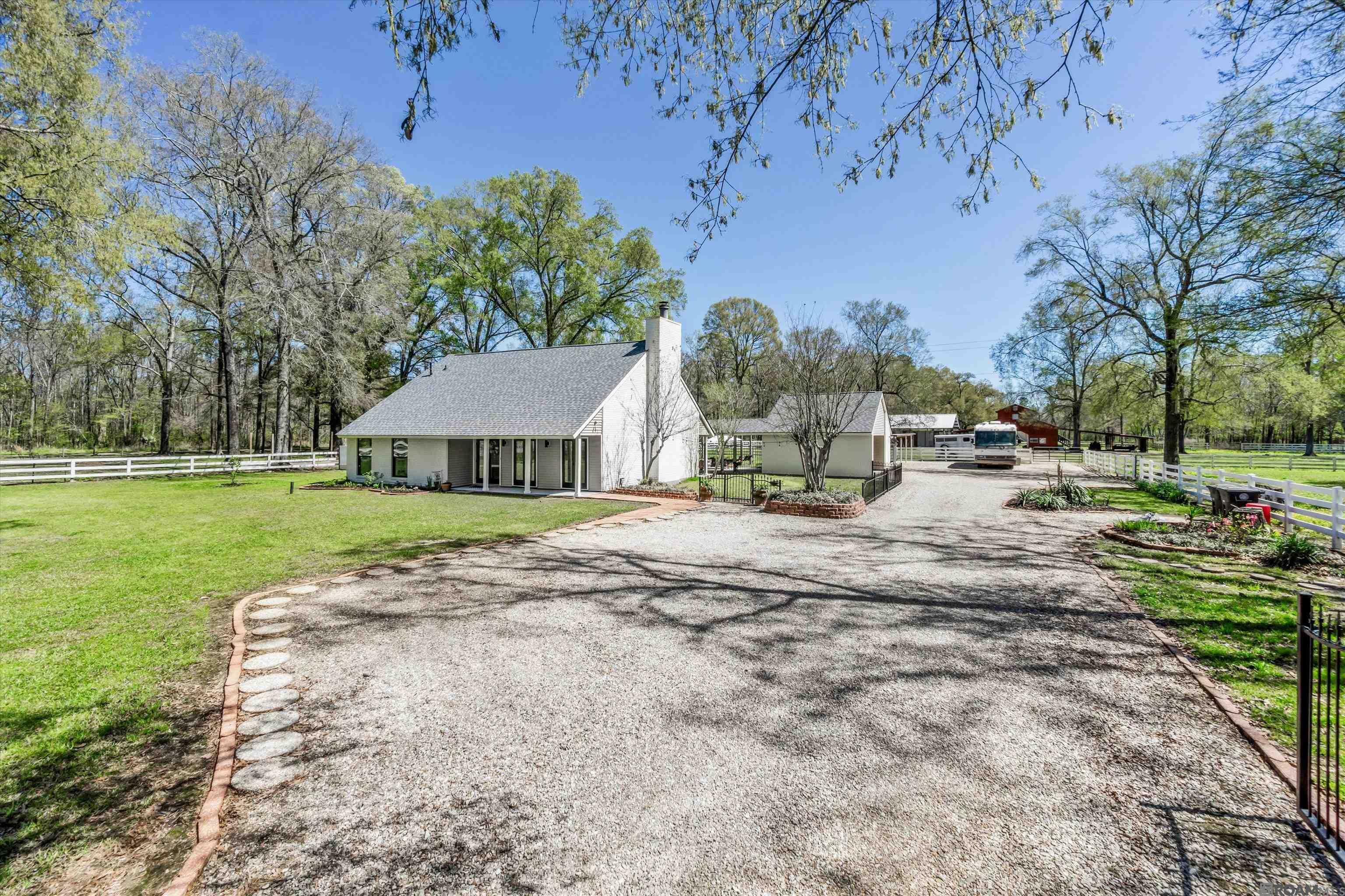 Property Photo: 7850 Droze Rd LA 70739