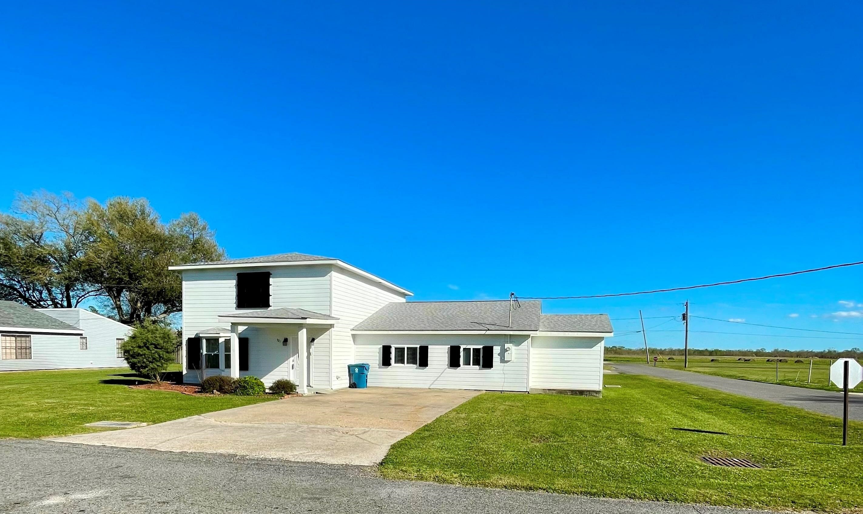 Property Photo: 321 Eagle Dr LA 70394