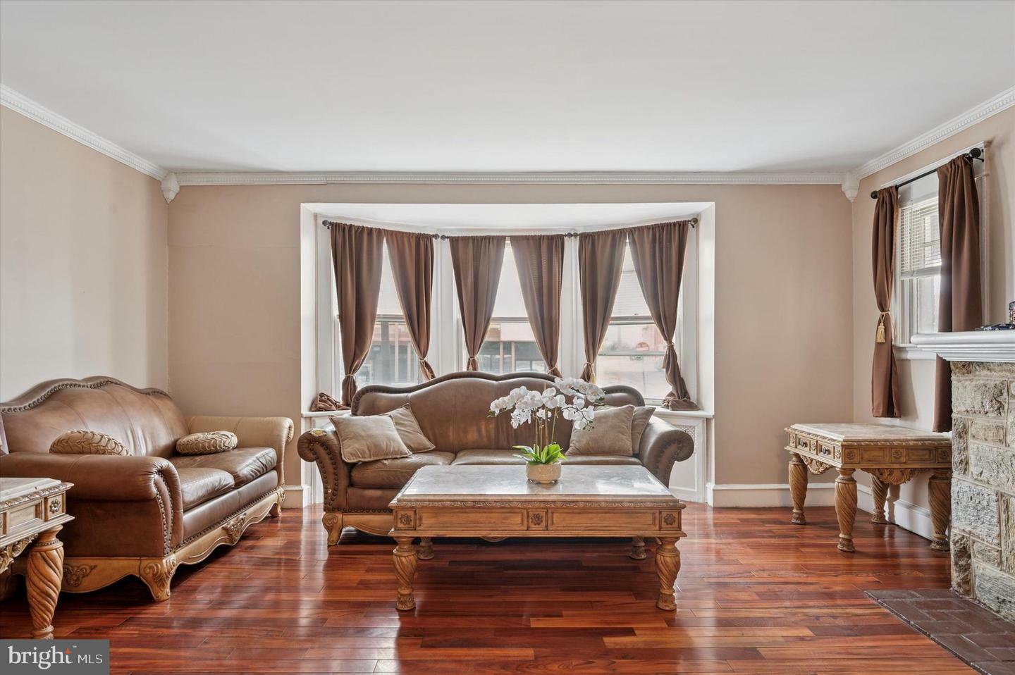 Property Photo: 1413 E Washington Lane PA 19138