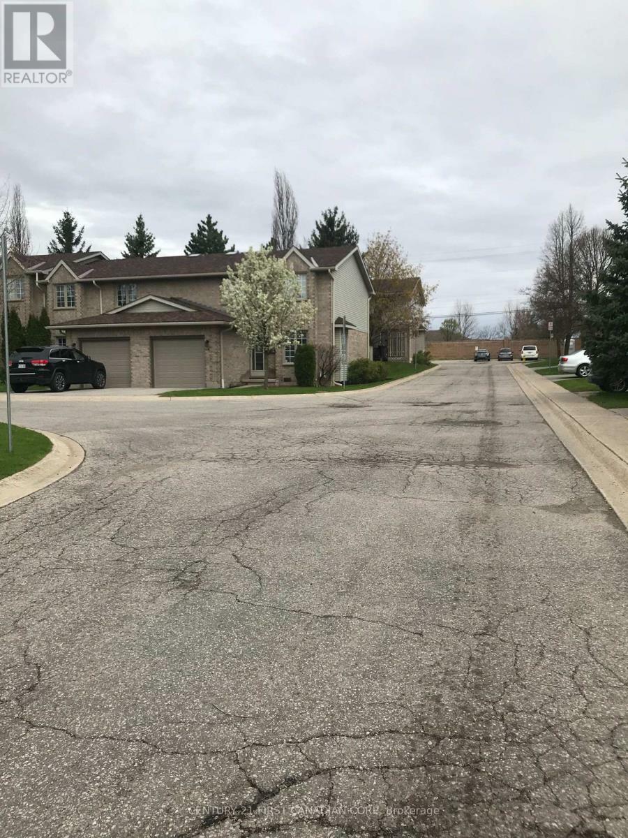 Property Photo: 340 Ambleside Drive 35 ON N6G 4Y5