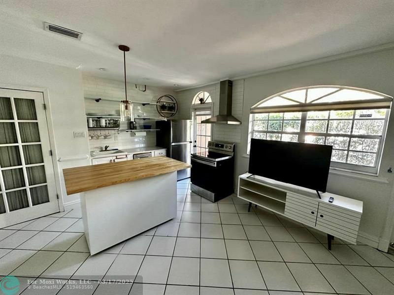 1575 West Ave 2  Miami Beach FL 33139 photo