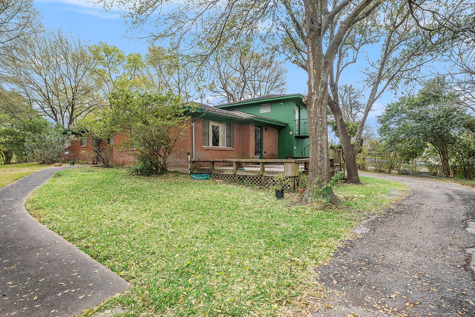 Property Photo: 610 Vince Street TX 77506