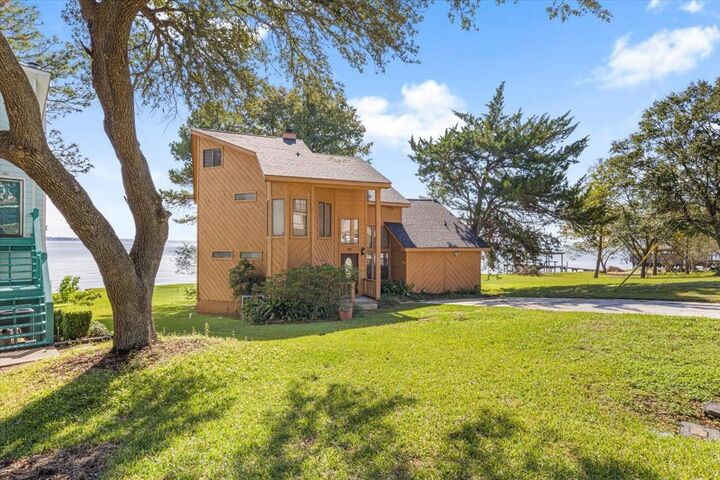 Property Photo:  182 Cedar Hill Dr  TX 77351 