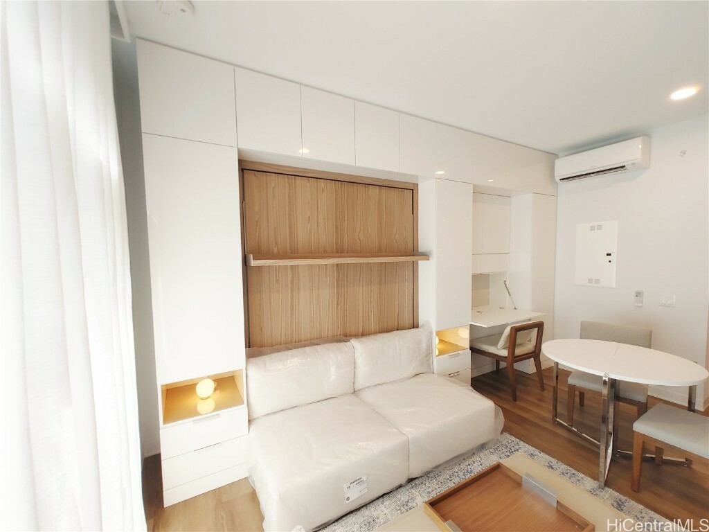 987 Queen Street 323  Honolulu HI 96814 photo