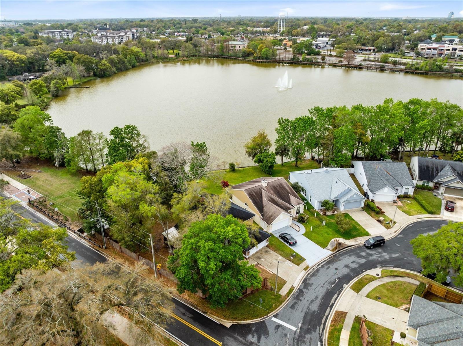 Property Photo: 217 Oak Park Place FL 32707