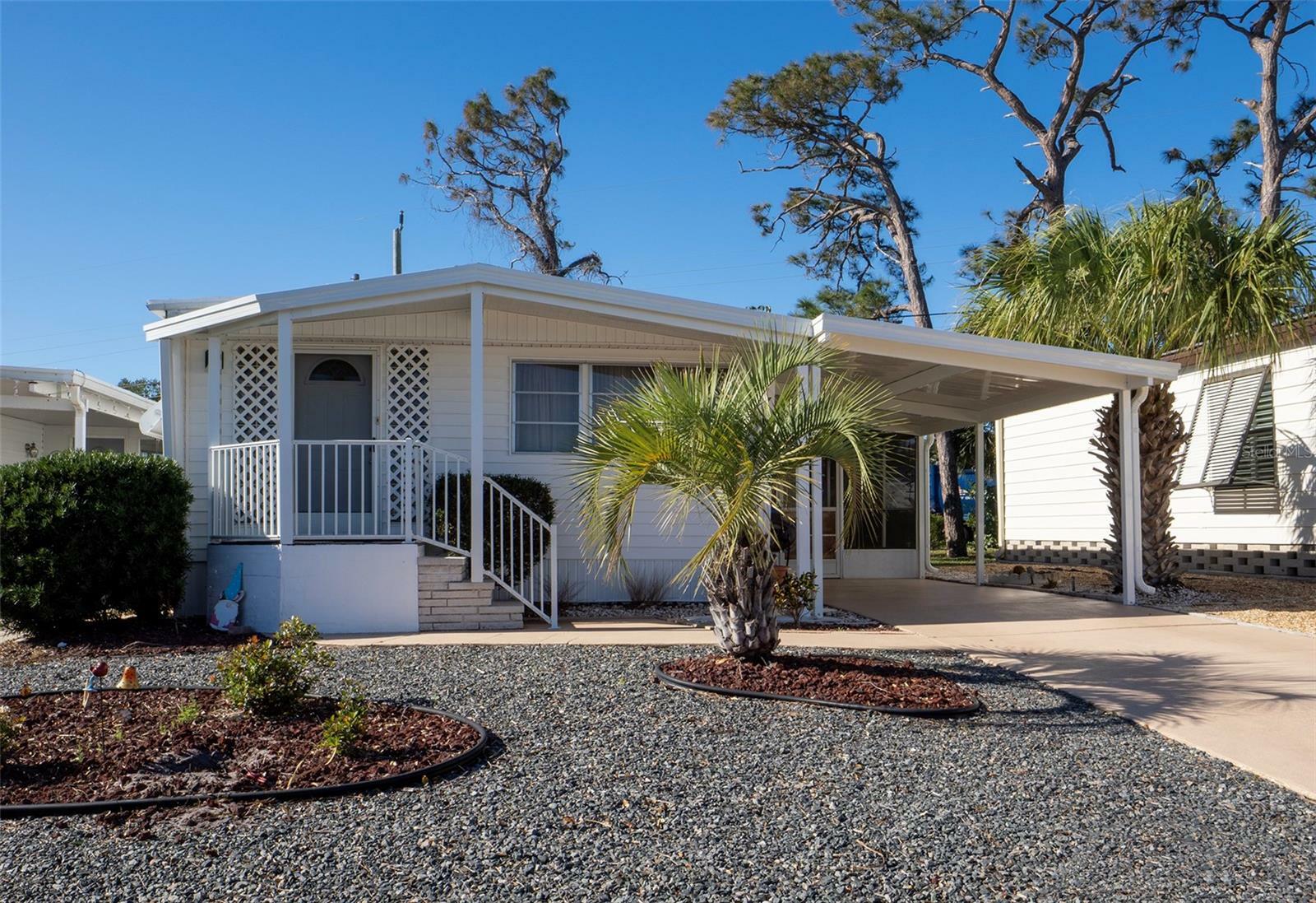 Property Photo: 703 S Green Circle FL 34285