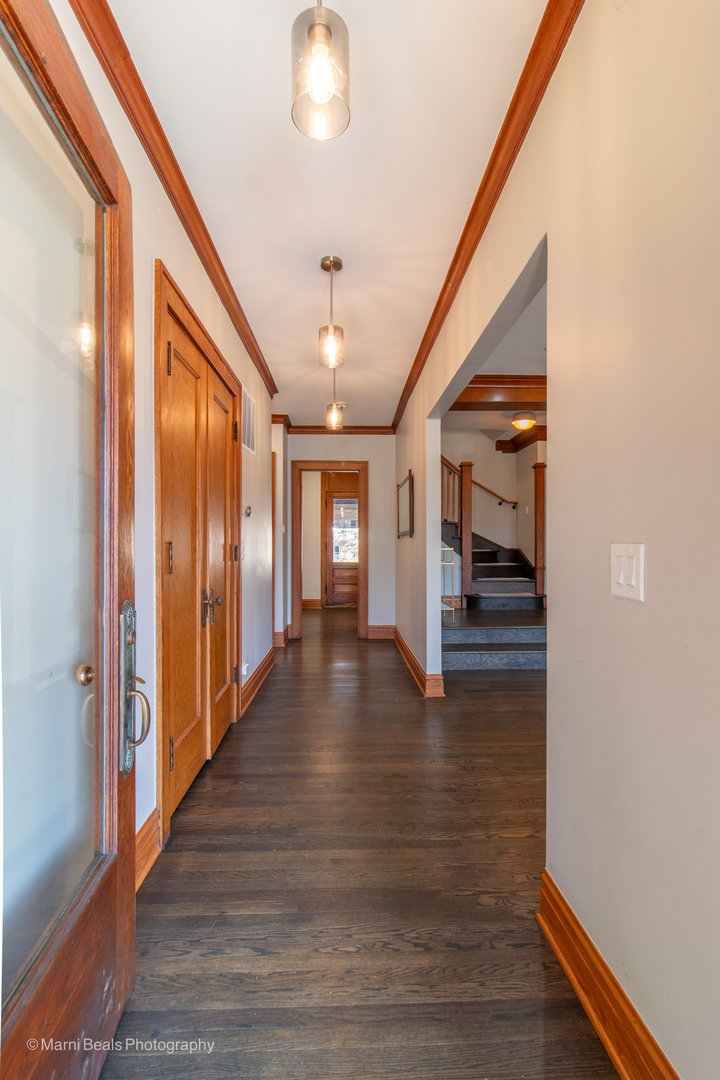 Property Photo: 2216 W Greenleaf Avenue IL 60645