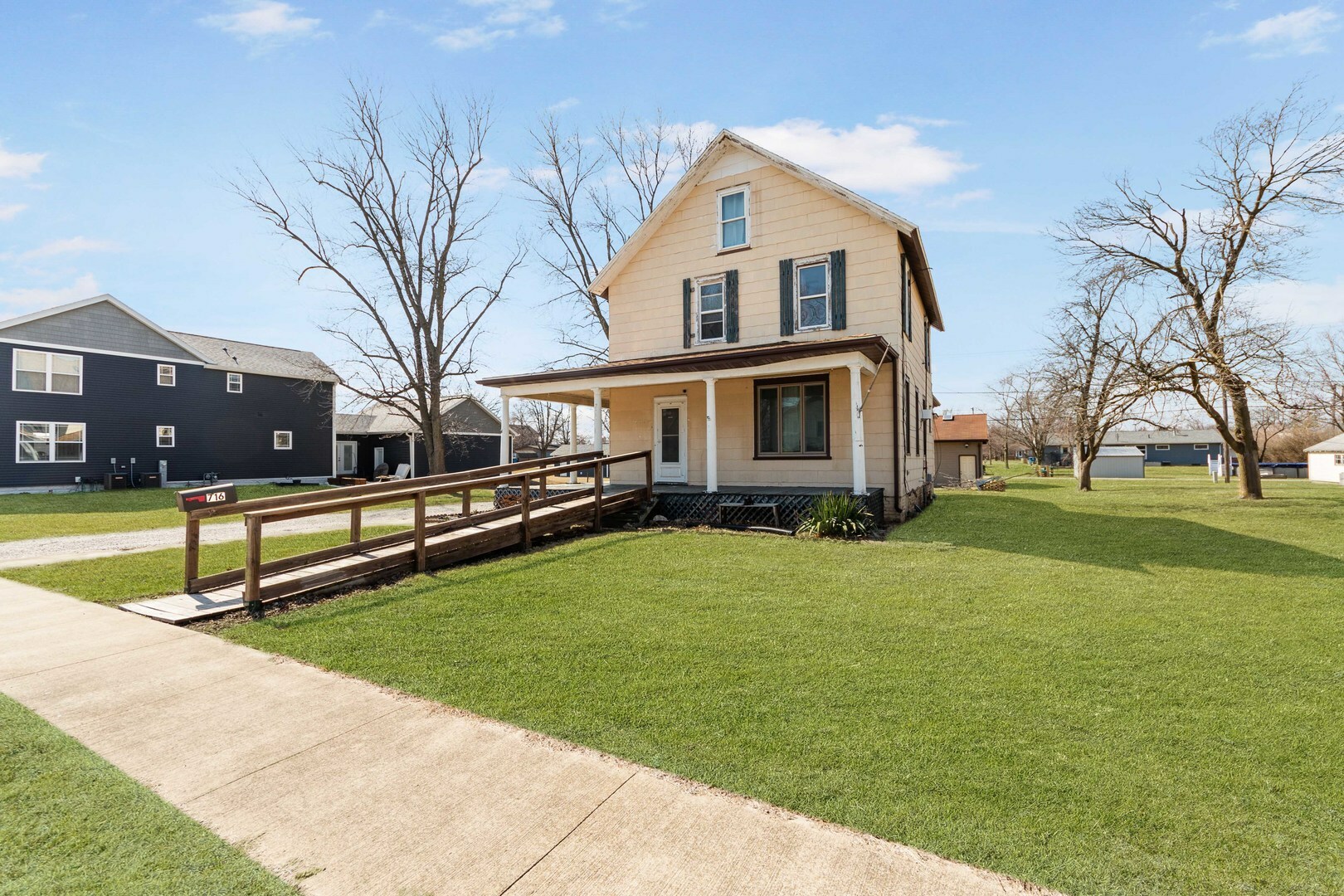 Property Photo:  716 Locust Street  IL 61760 