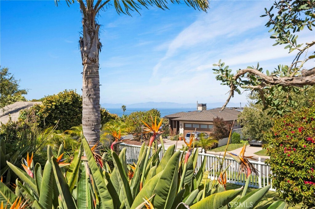 Property Photo: 304 Via Colusa CA 90277