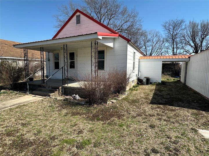 Property Photo: 104 Selma Street MO 63801