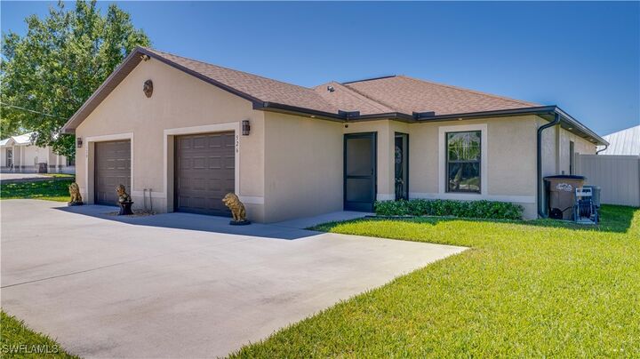 Property Photo:  526-528 SE 5th Place  FL 33990 