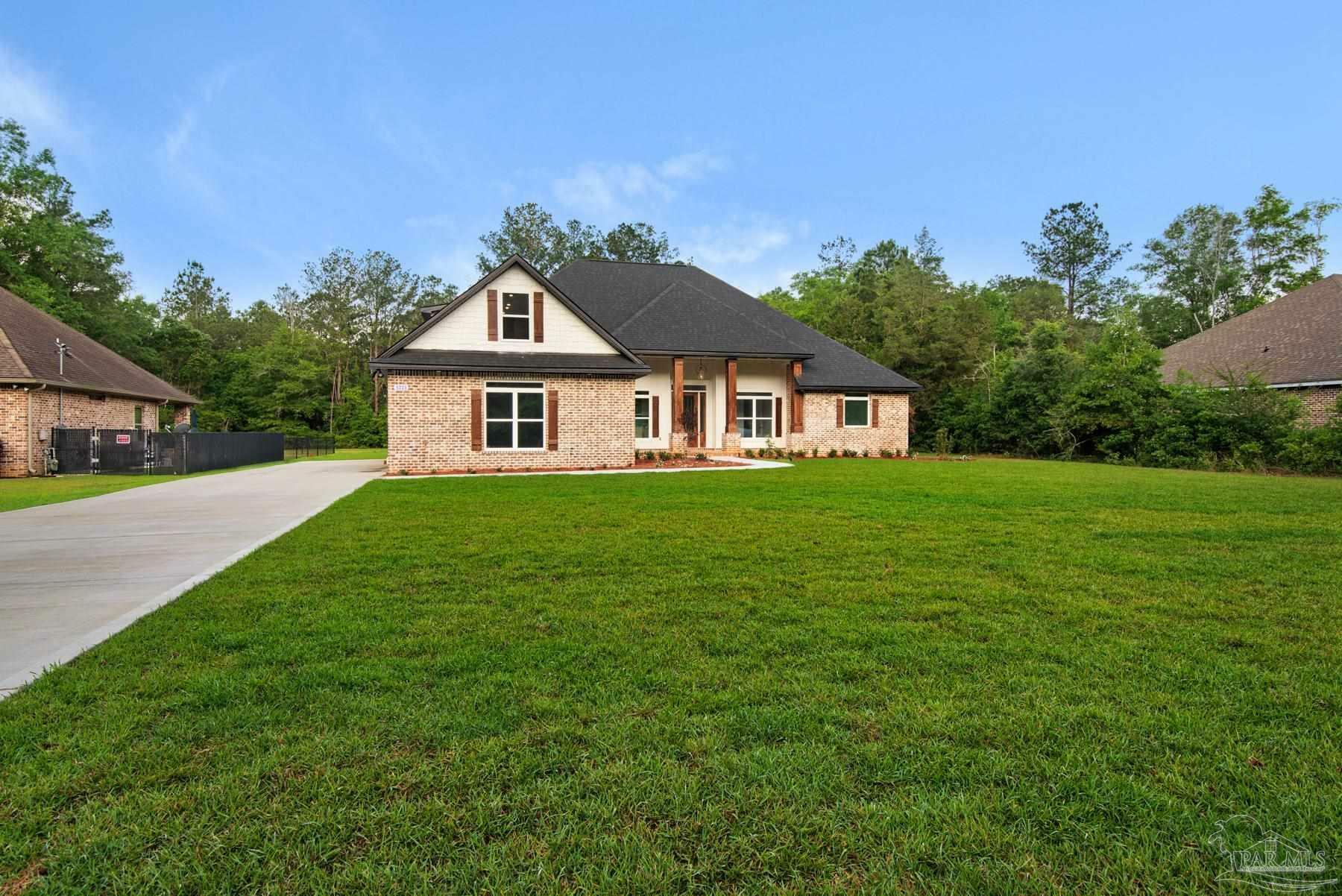 Property Photo: 5221 Hamilton Ln FL 32571