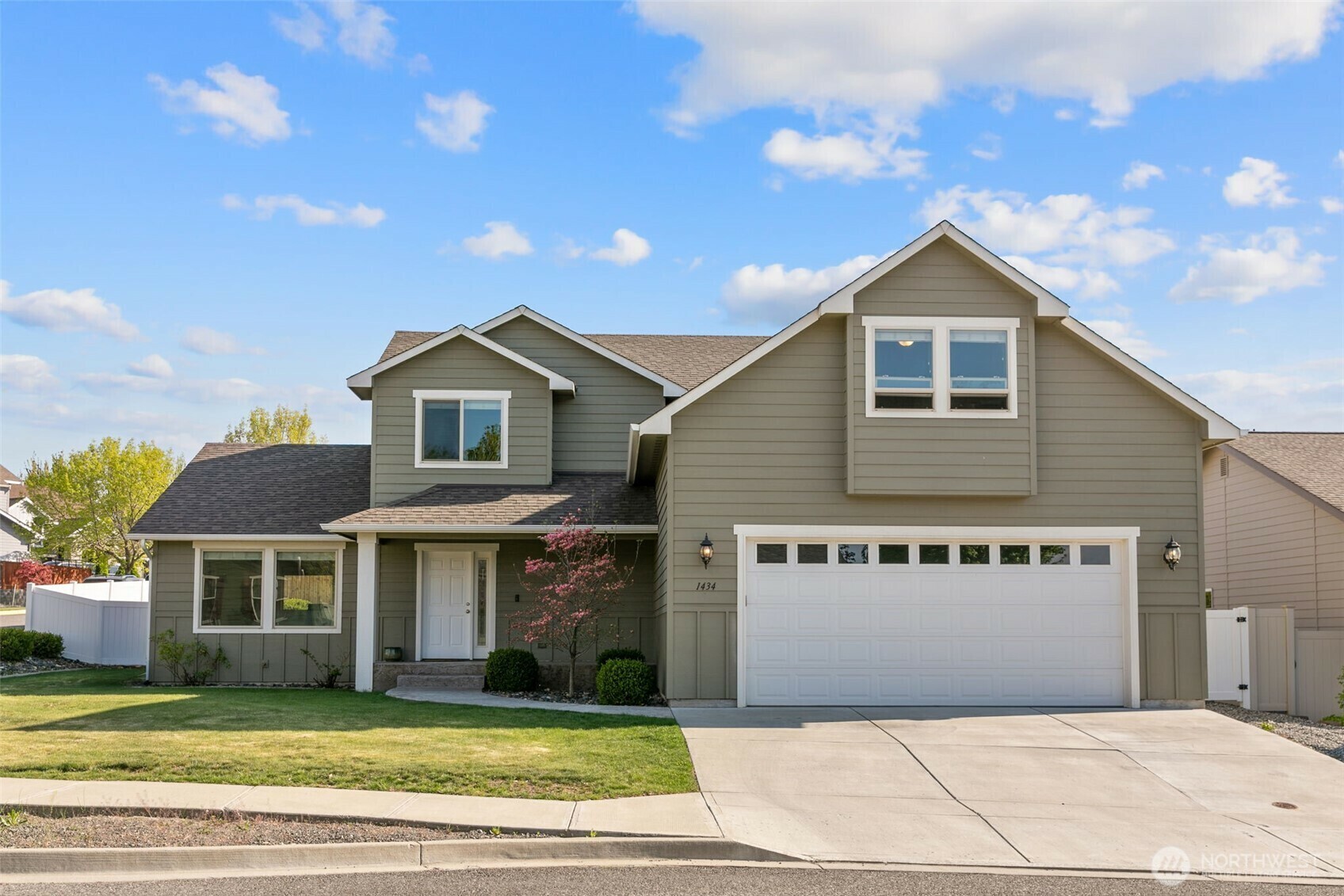 Property Photo: 1434 Copper Loop WA 98802