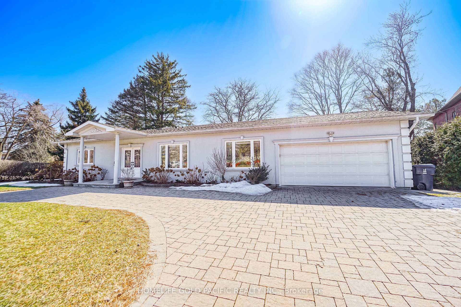 Property Photo: 3 Artinger Court ON M3B 1J9