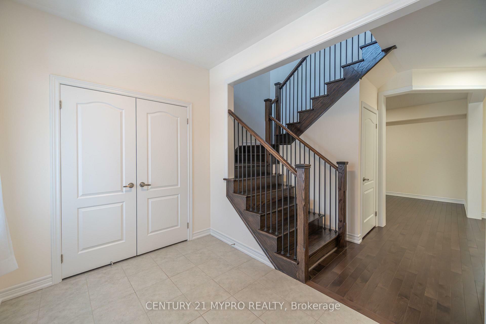 Property Photo: 33 Pietrowski Drive ON L4P 0J7