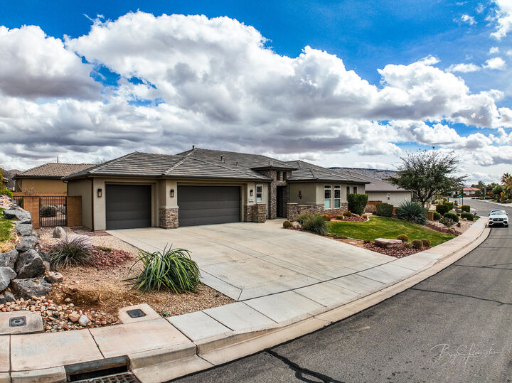Property Photo: 414 N Northstar Dr UT 84770