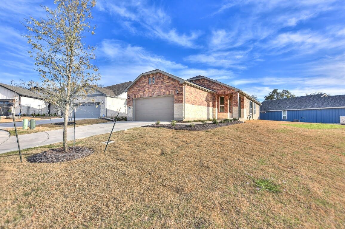 Property Photo: 706 Livewater Cove TX 78633