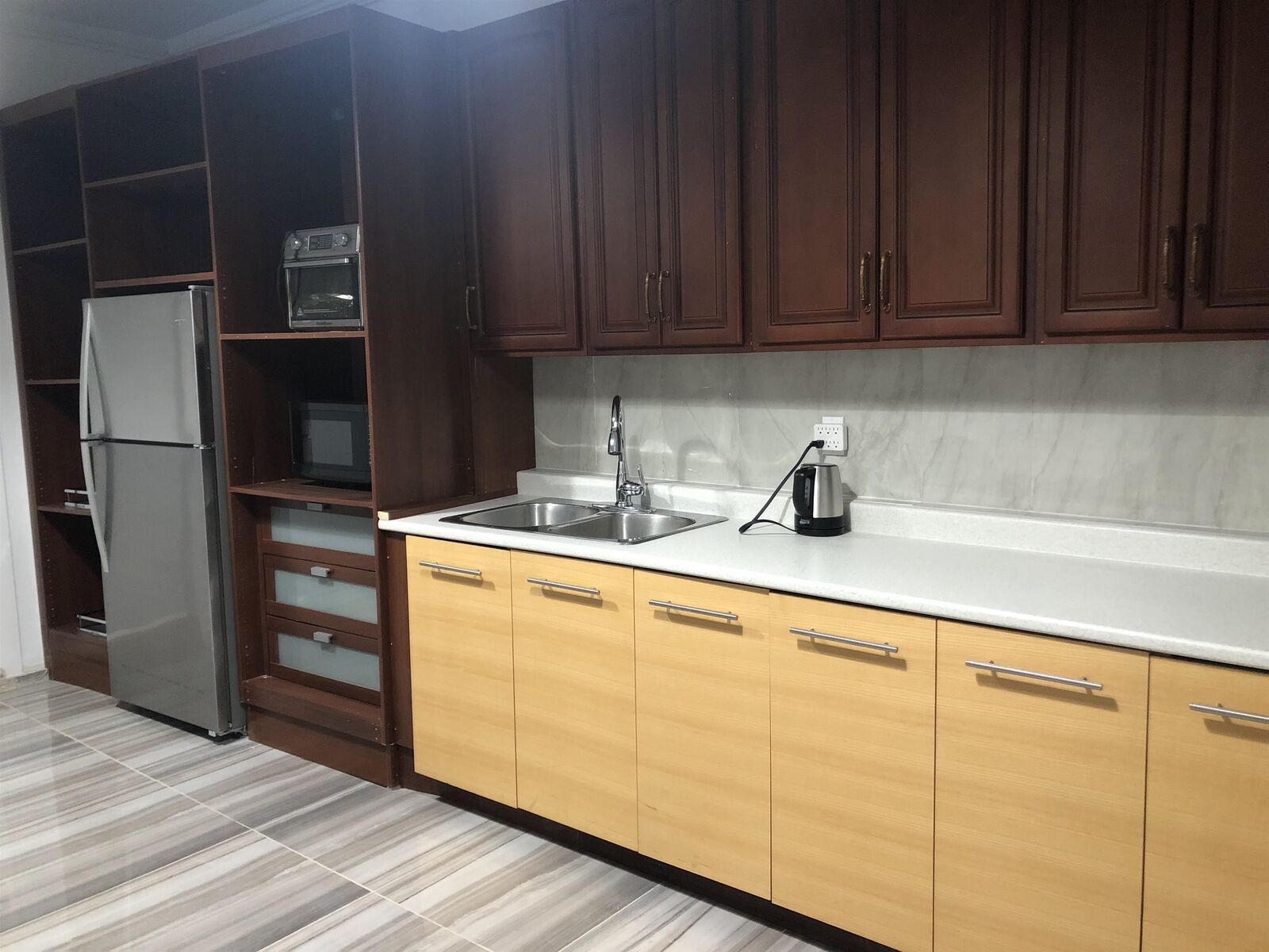 Photo de la propriété:  13636 111 Avenue  BC V3R 2B9 