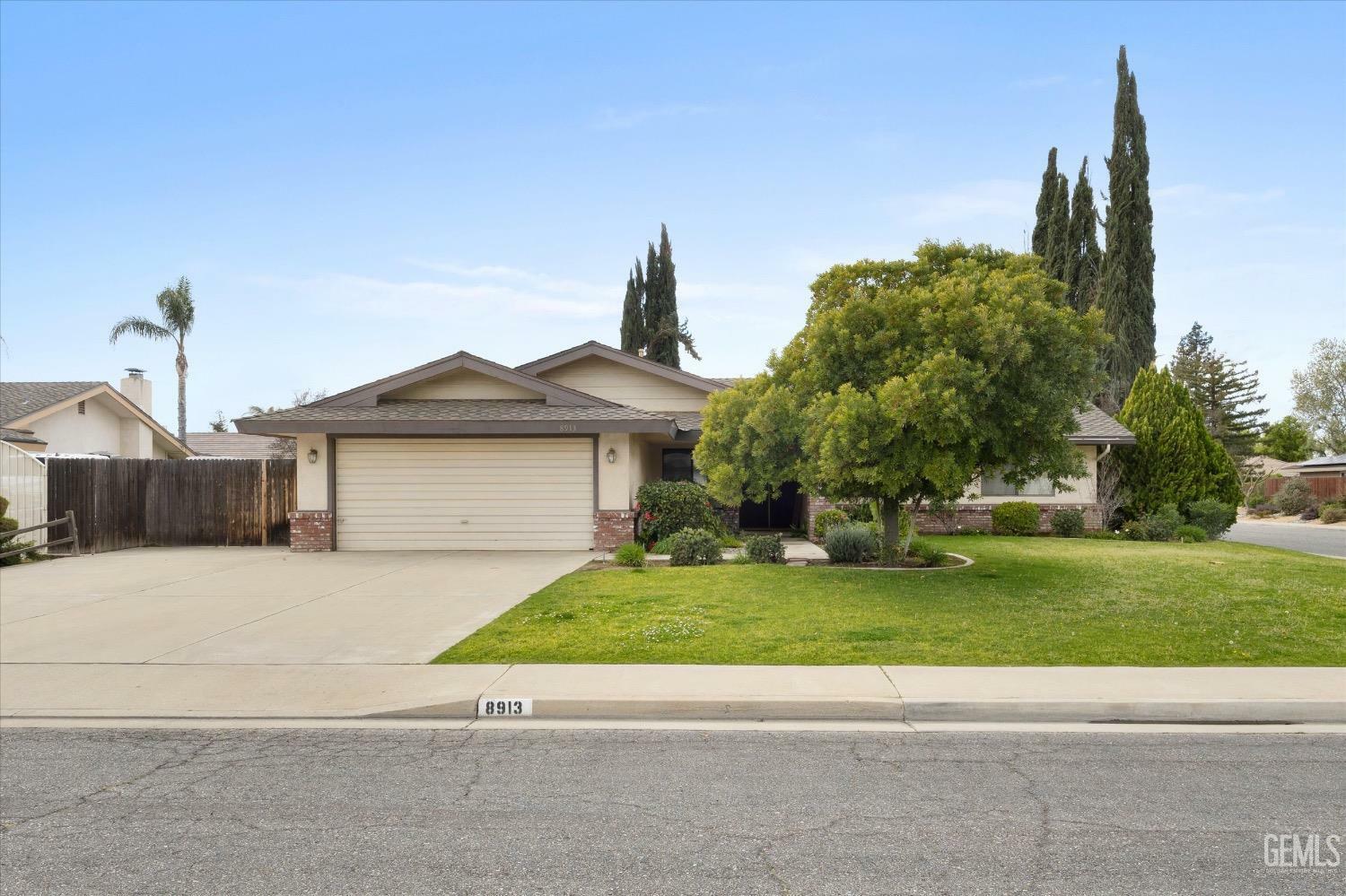Property Photo: 8913 Thurber Lane CA 93311